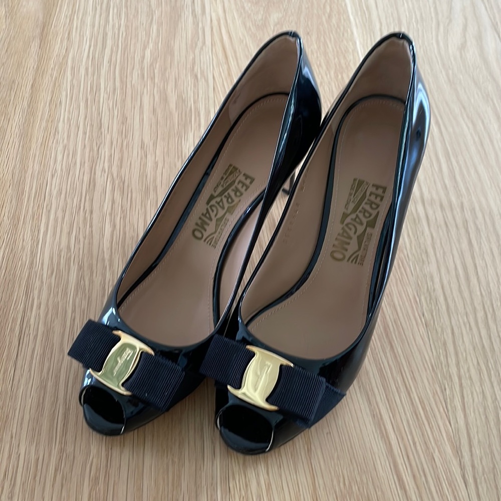 Salvatore Ferragamo black patent heels 7.5 C